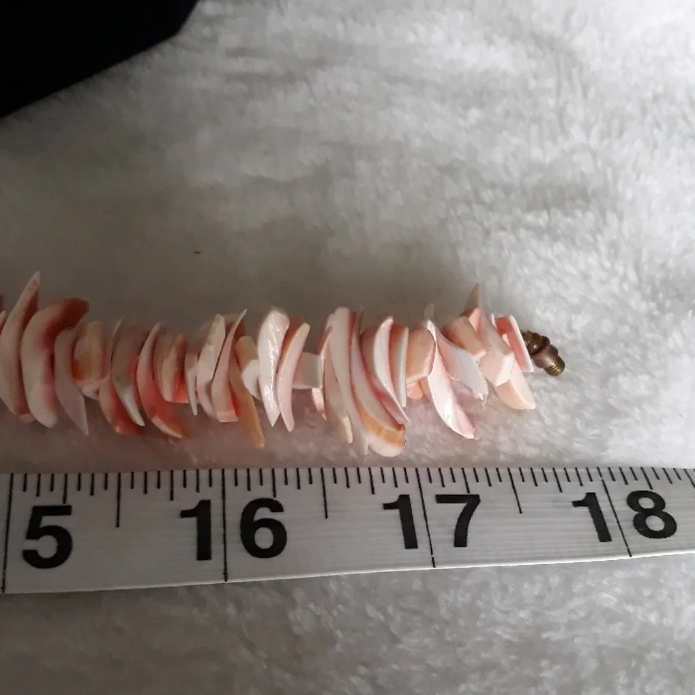 Creamsicle and white colored chunky seashell necklace 18 inches long - Picture 9 of 12